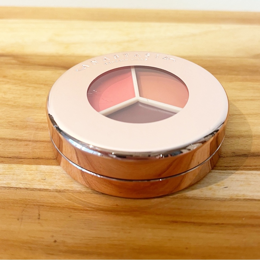 New! ANASTASIA BEVERLY HILLS Magic Touch Blush Trio in Peach - Picture 4 of 5